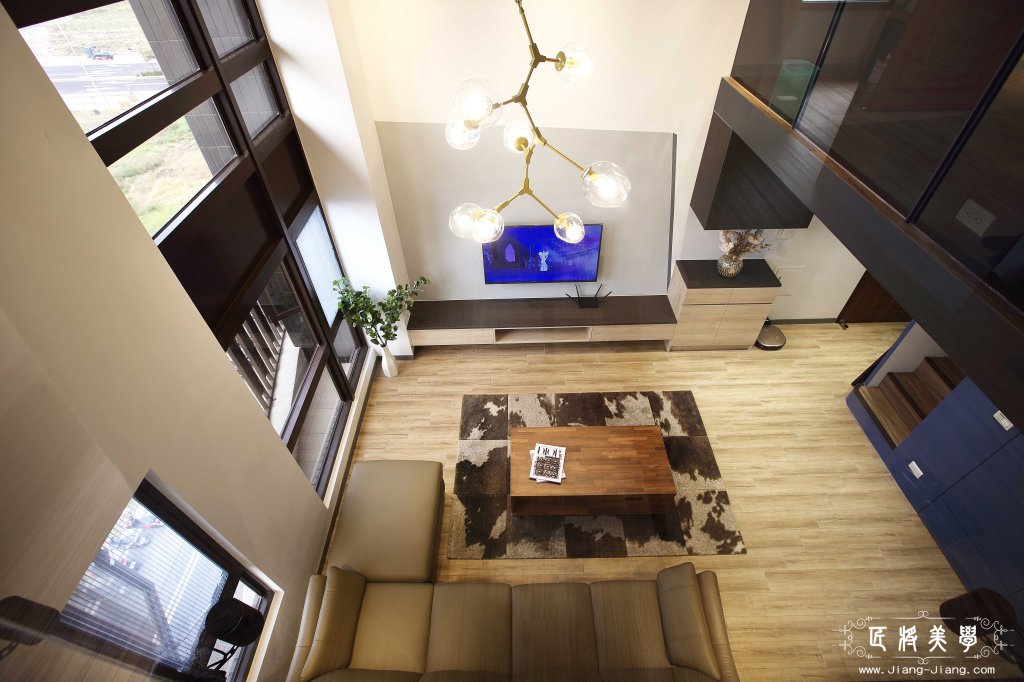 攻堅毛胚屋 打造工業語彙風-挑高夾層設計